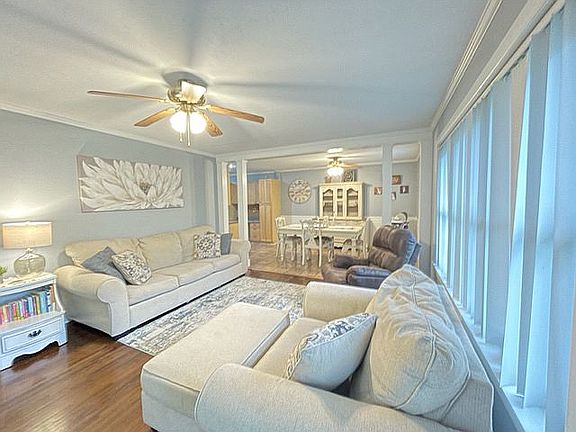 3rd image of 1609 Belmont Dr