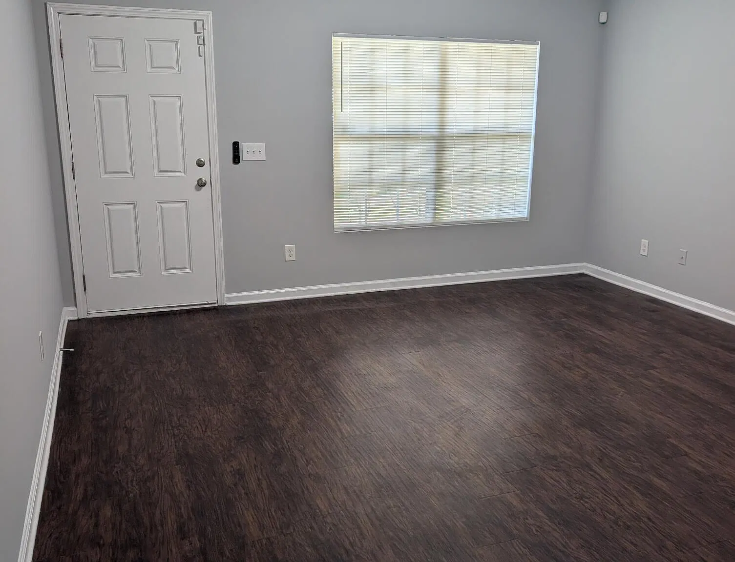 4 bed, 2.5 bath, 1624 sqft, $2,500 — Photo 2