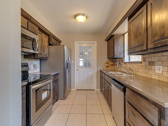 5th image of 2201 NW 43rd St