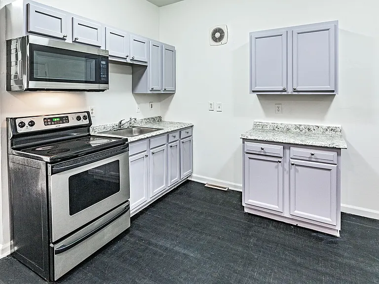 823 N Jackson St — Photo 4