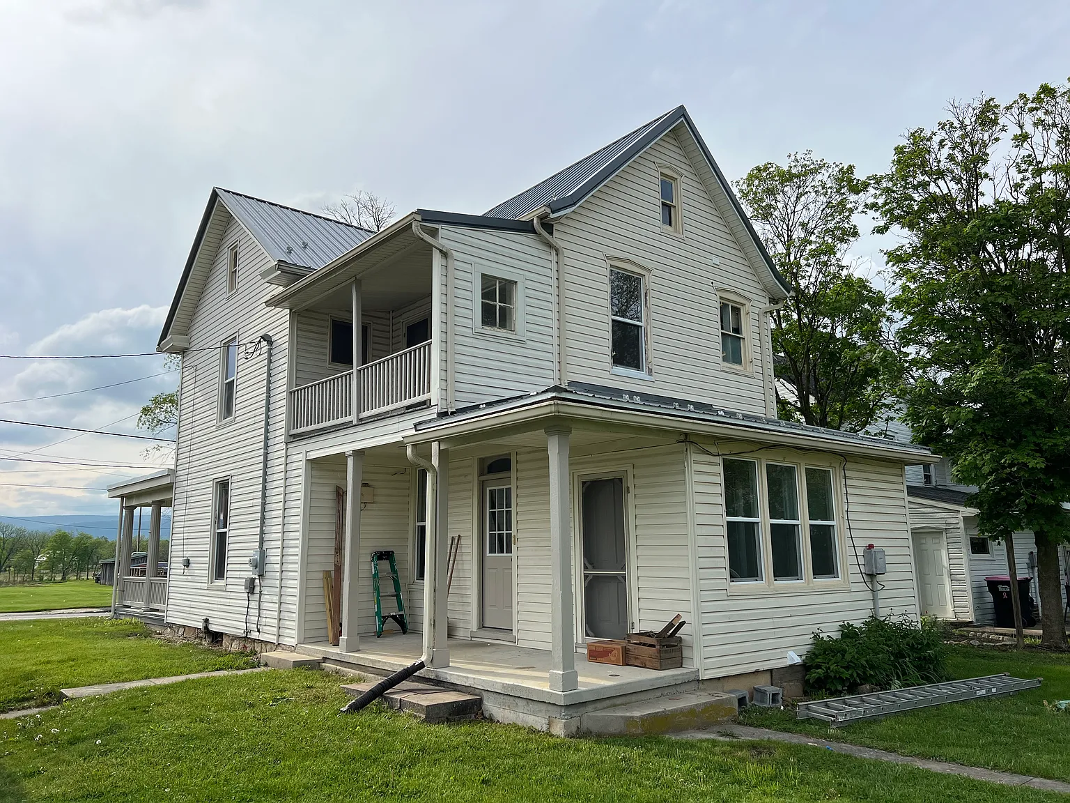 4 bed, 1.5 bath, 1800 sqft, $1,600 — Photo 2