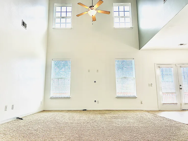 448 Riverdale Rd — Photo 5