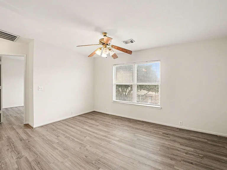 19130 Edens Dawn Dr — Photo 27