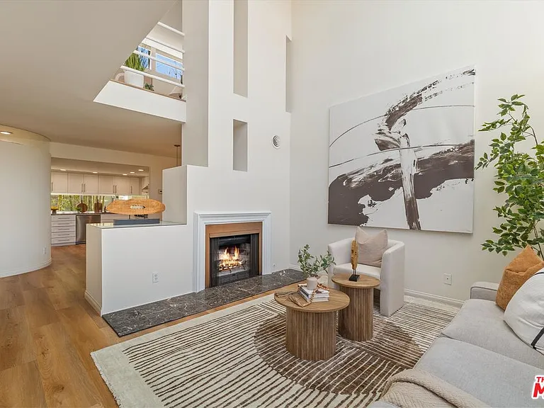 821 Bay St #C1 — Photo 12