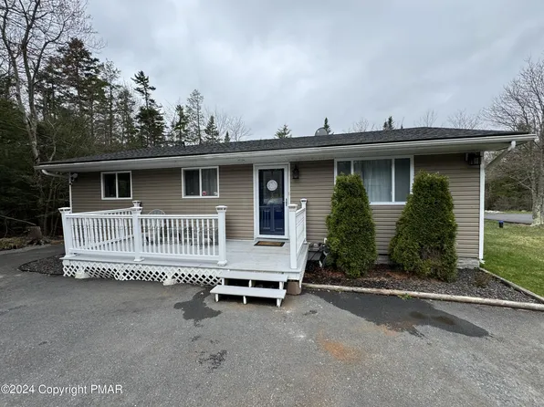 361 Scotch Pine Dr, Pocono Summit, PA 18346