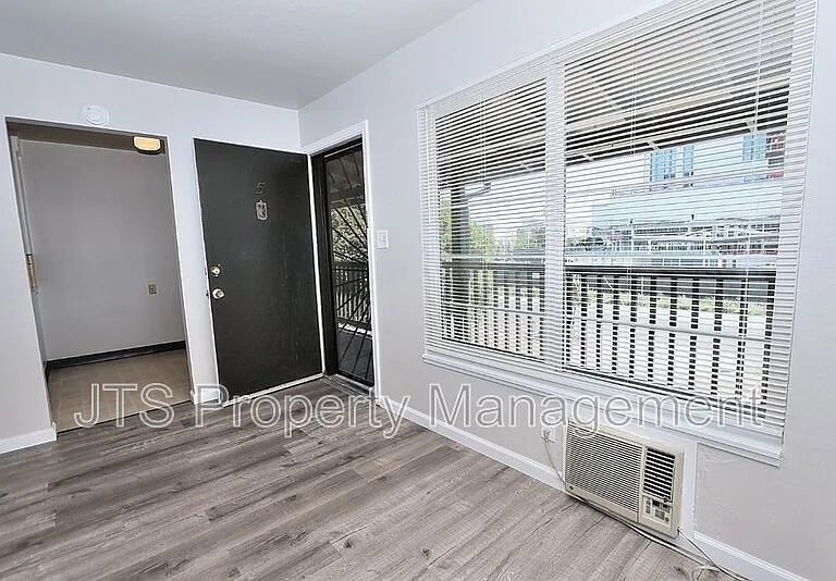 4439 V St #5 — Photo 16