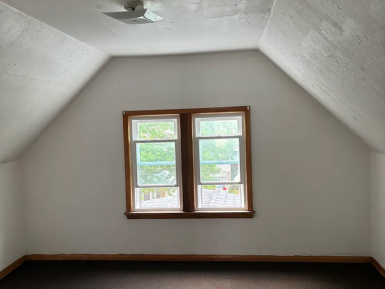 15406 Holmes Ave — Photo 8