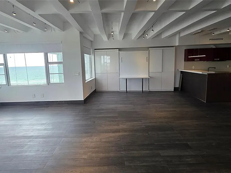 5255 Collins Ave #7G — Photo 4