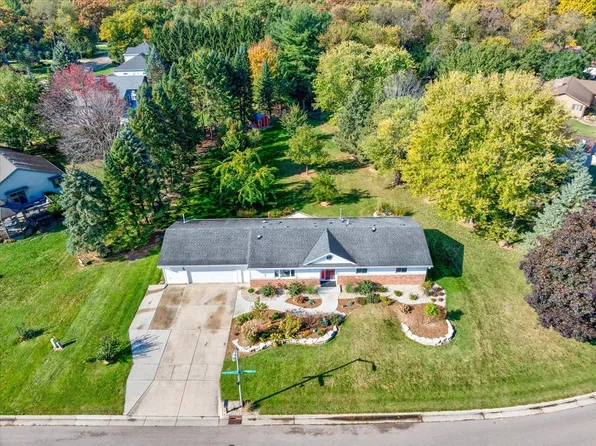 3201 Hemmingway Dr, Janesville, WI 53545