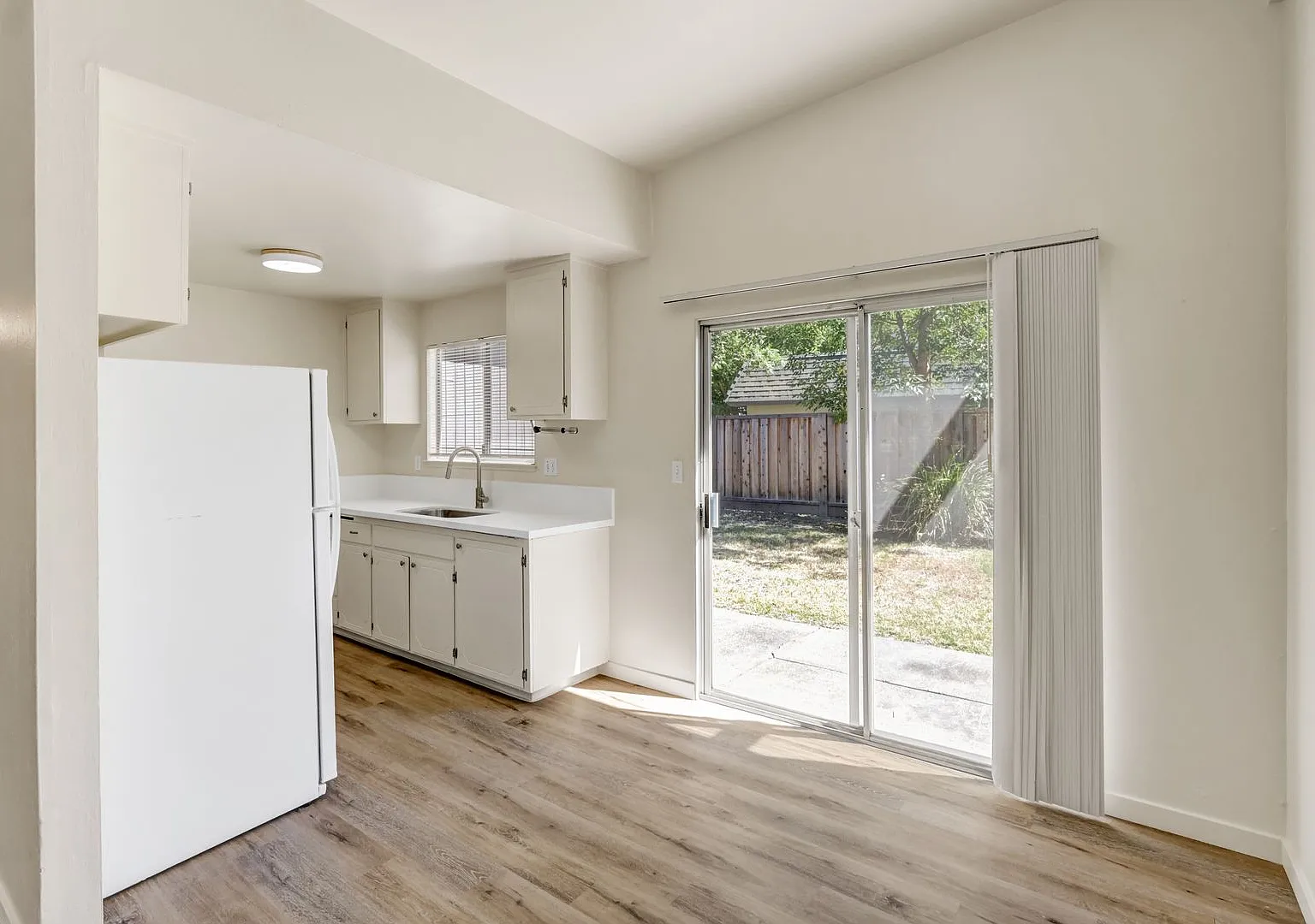 Halfplex in Central Davis — Photo 1