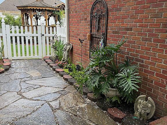 5th image of 6 Camellia Ln