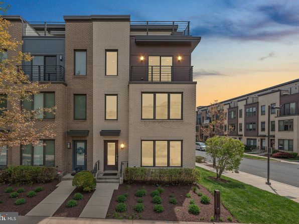 10374 Jacobsen St, Bethesda, MD 20817