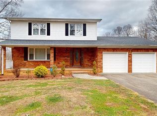 382 Forest Knoll Dr, Mount Airy, NC 27030