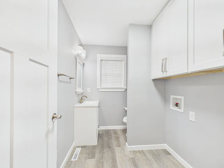 483 Baypoint Dr — Photo 17