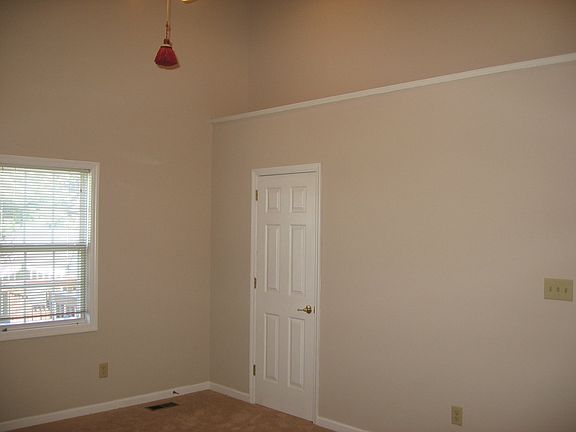 3rd image of 552 Autumndale Dr