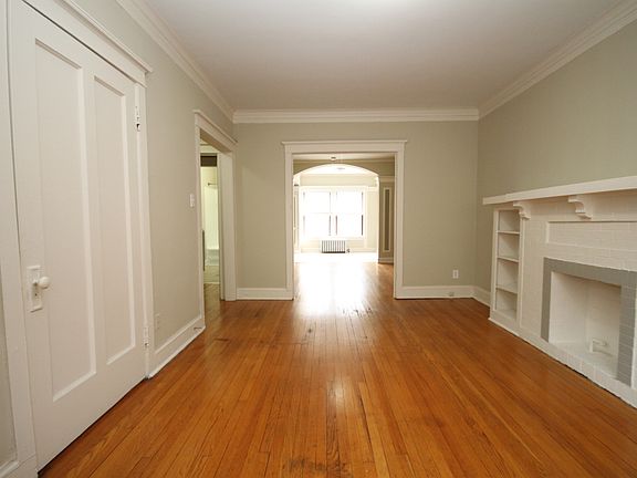 3rd image of 803 W Cornelia Ave APT 2S