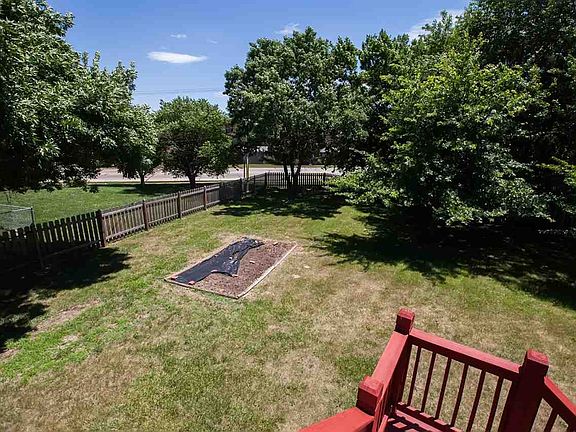 5th image of 3305 Trevelyan Ave
