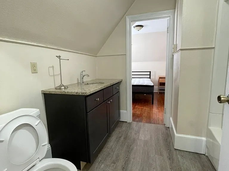 1051 W 4th St #3E — Photo 7
