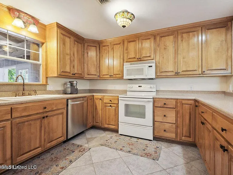 12216 Sandy Hook Ln — Photo 12