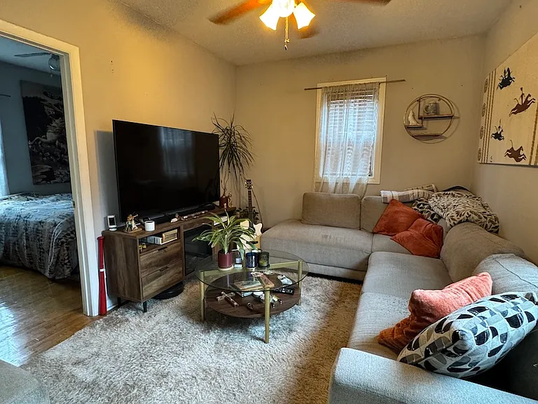 2315 N Greenview Ave #CH — Photo 5