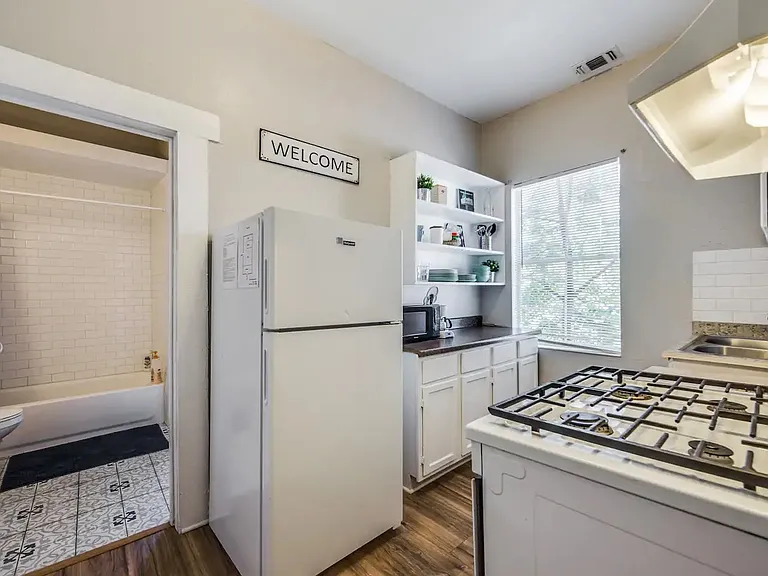 215 Blanco Rd #4 — Photo 6