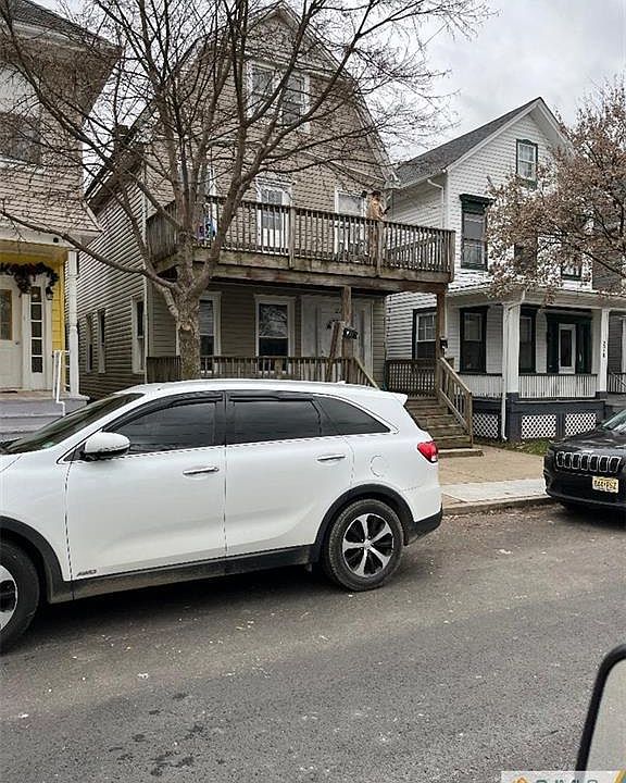 1st image of 272 Sandford St