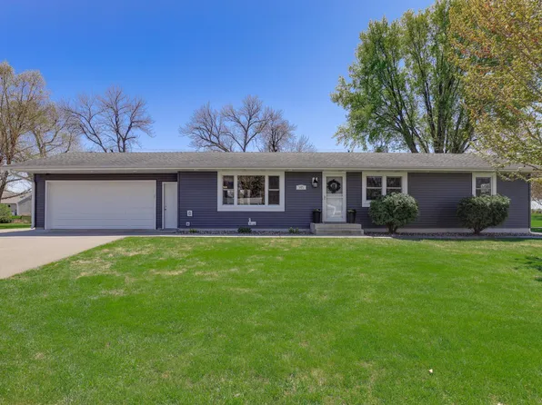 145 37th St W, Hastings, MN 55033