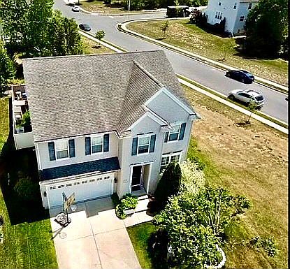 2nd image of 39 Fox Hollow Dr