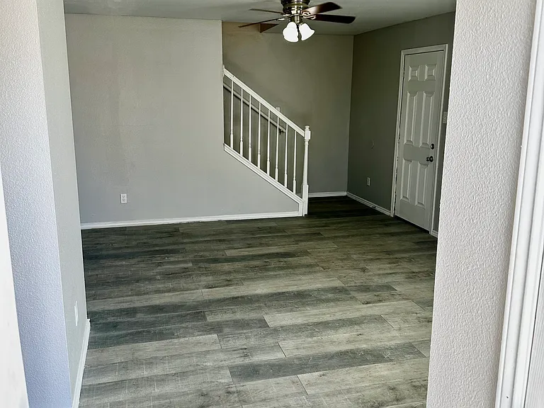 768 Avondale Ave #201 — Photo 2