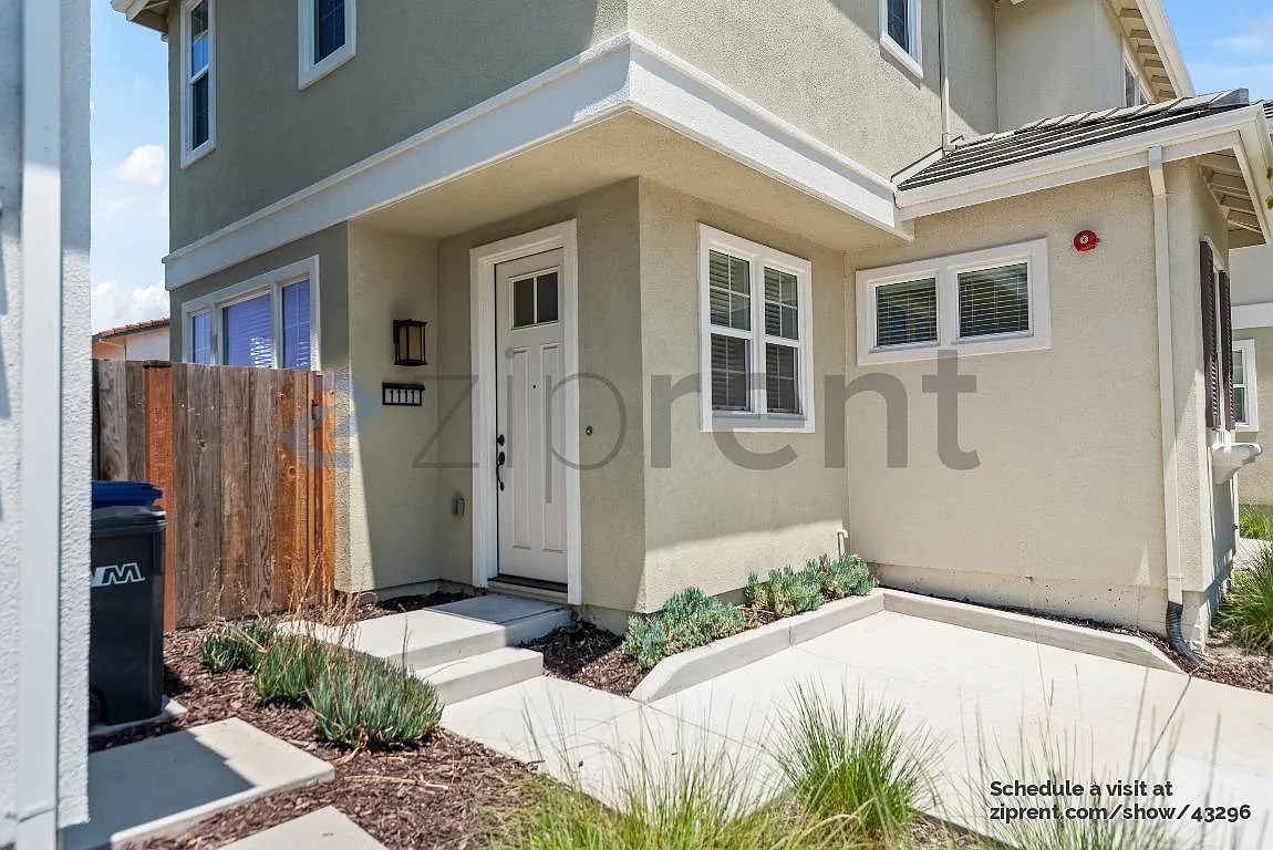 1 bed, 750 sqft, $2,700 — Photo 3