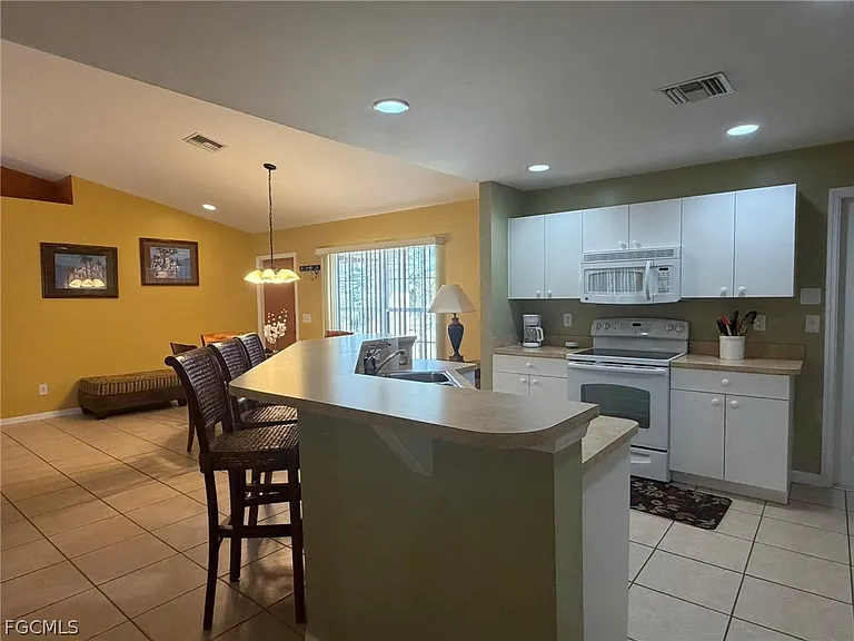 3732 NE 12th Pl — Photo 17