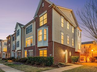 25120 Omaha Ter, Chantilly, VA 20152