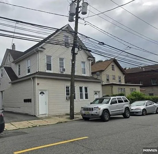 121 Washington Ave #2