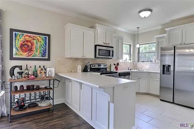 3 bed, 2.0 bath, 1356 sqft, $1,600 — Photo 2