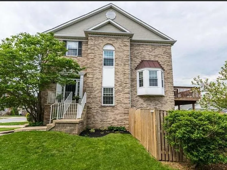 9514 Georgian Way — Photo 1
