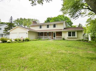 2584 S Trillium Cir, Green Bay, WI 54313