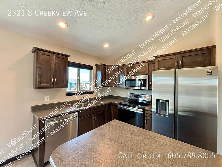 2321 S Creekview Ave — Photo 4