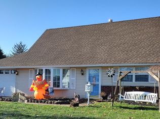 87 Heartwood Rd, Levittown, PA 19056