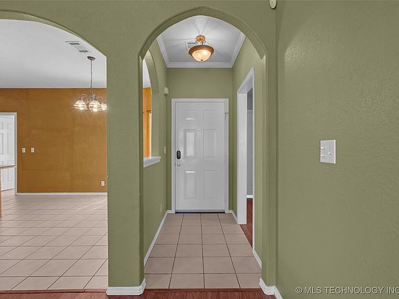 5th image of 11824 N 107th East Pl