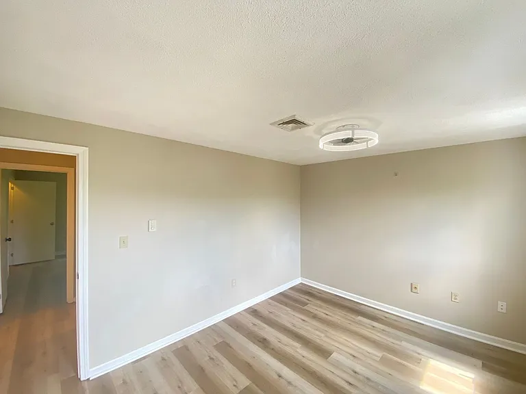 18 Profile Cir — Photo 13