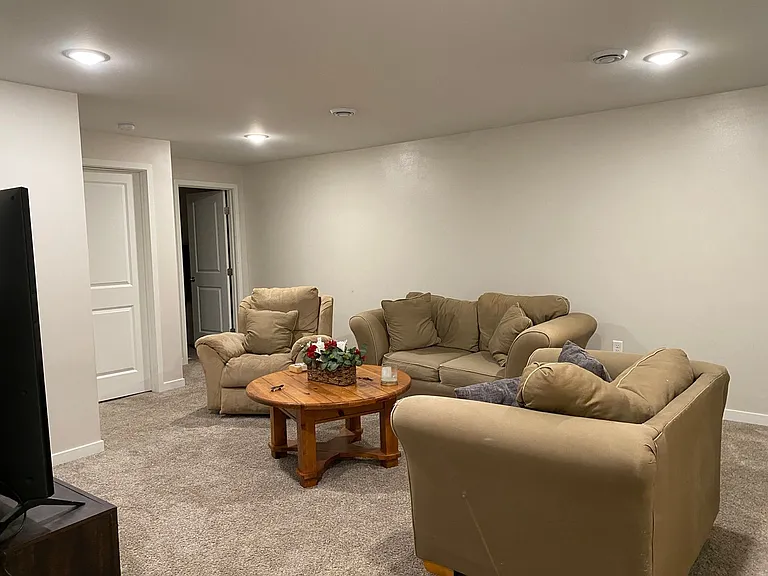 839 Thames Ct — Photo 20