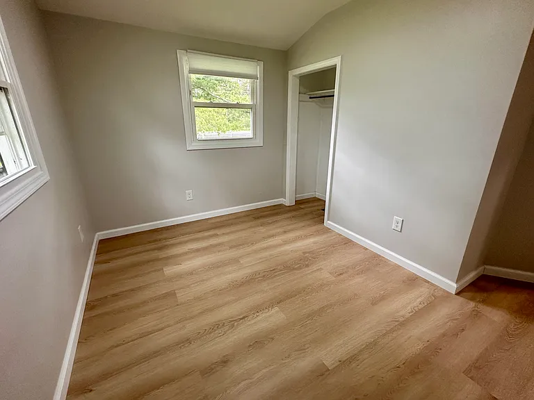 93 Oakcrest Rd — Photo 2