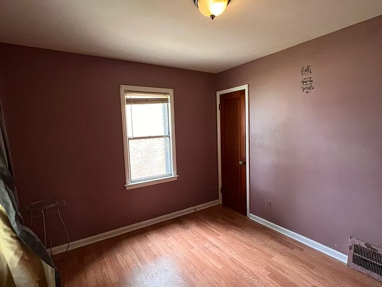 20418 Wexford St — Photo 4