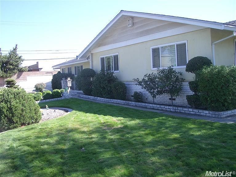 2nd image of 216 Northgate Dr