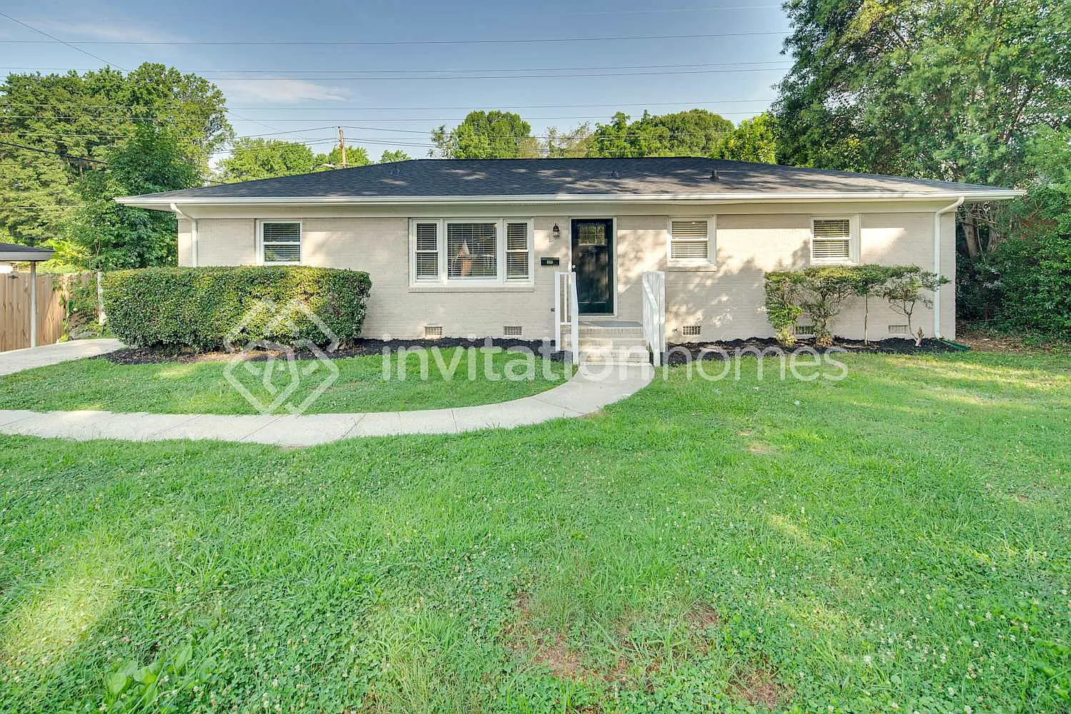 909 Friendly Pl Charlotte, NC 28213 — Photo 1