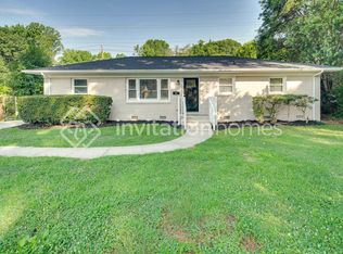 909 Friendly Pl, Charlotte, NC 28213