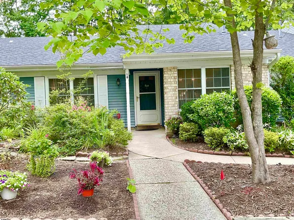 18 Club Pl, Absecon, NJ 08205