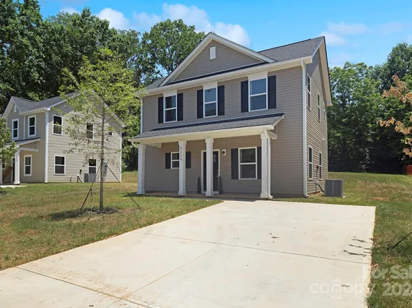 2612 Senior Dr, Charlotte, NC 28216