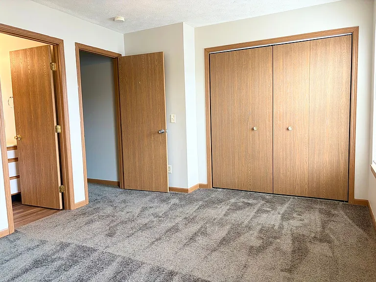 228 Crossing Dr — Photo 7