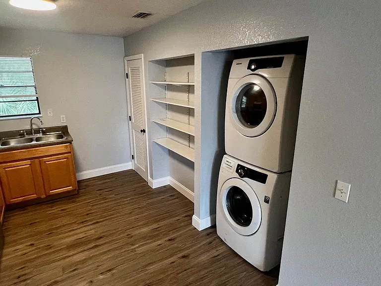 111 W Turgot Ave #6 — Photo 5